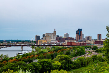 Fototapeta na wymiar Views of St. Paul from the Indian Mounds Lookout
