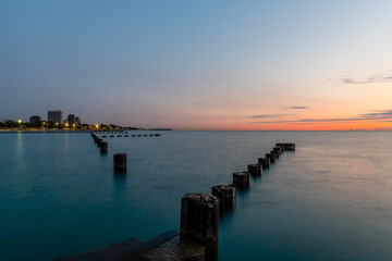 Obraz premium Views of the Chicago Skyline at Dawn