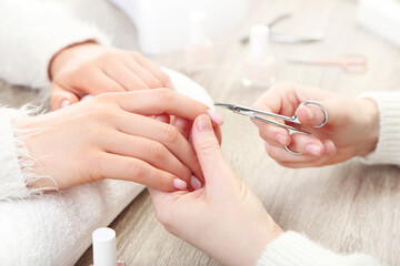 Obraz na płótnie Canvas Manicurist making manicure for client in salon