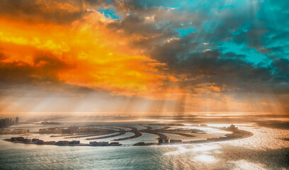 Fototapeta premium Dubai Palm Jumeirah Island with sun says