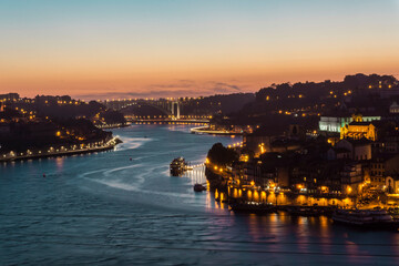 Naklejka premium Porto, Portugal, Abendstimmung in der Stadt, Porto bei Nacht