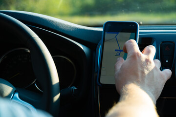 Driving on the navigator from the phone 