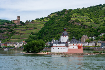 Fototapeta na wymiar Panoramic view of the Pfalzgrafenstein Castle in the Rhine near Kaub in Germany.