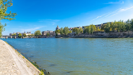 Paris, panorama of the Seine, with the Pont des Arts, the Institut de France and the Notre-Dame cathedral in background

