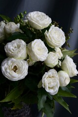 Fototapeta na wymiar white roses bouquet