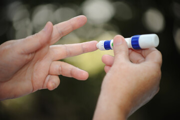 Self-determination of blood sugar levels