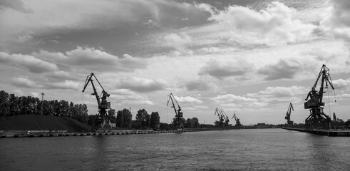 Shipyard cranes in the Gdańsk canal - obrazy, fototapety, plakaty