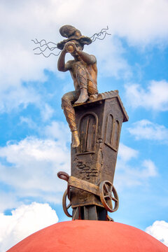 'El Miron' a sculpture by Marta Jimenez in Camaguey, Cuba