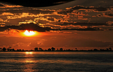 Sonnenuntergang über dem Chobe River, Botswana, Afrika