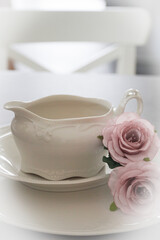 Rosa Blumen mit Deko