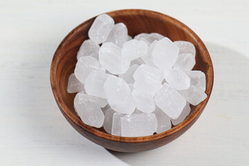 氷砂糖（こおりざとう）：砂糖の一種で、純度の高いショ糖の大きな結晶