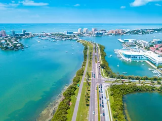 Photo sur Plexiglas Clearwater Beach, Floride Beach Road. Panorama Aerial view on Clearwater Beach FL. Ocean or shore Gulf of Mexico. Spring break or Summer vacations in Florida. Hotels, restaurants and Resorts. United States of America