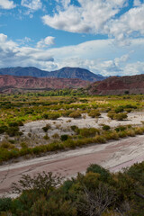 Vista de rio desde Ruta 68 Valles Calchaquies paisajes de Salta