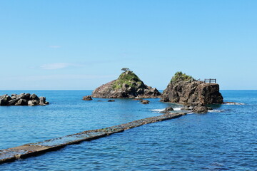 越前　カモメ島と島に続く道