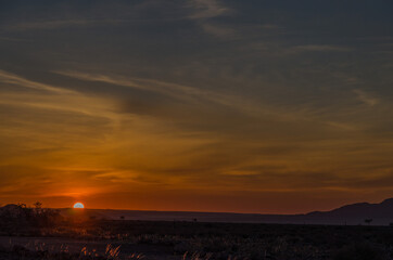 Fototapeta na wymiar Ein wunderschöner Sonnenuntergang in der Wüste