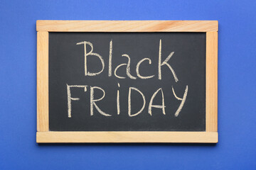Obraz premium Chalkboard with text BLACK FRIDAY on color background