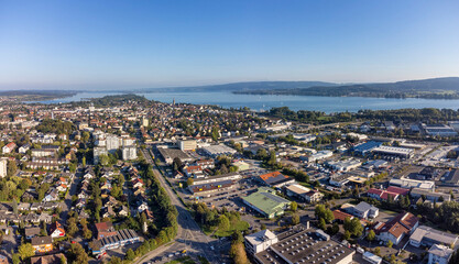 Obraz premium Die Stadt Radolfzell am Bodensee von Westen gesehen