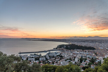 Naklejka premium Coucher de soleil sur la baie des anges à Nice sur la Côte d'Azur