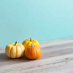 Pumpkins on the table. Halloween, crops, etc. テーブルの上のカボチャ	
