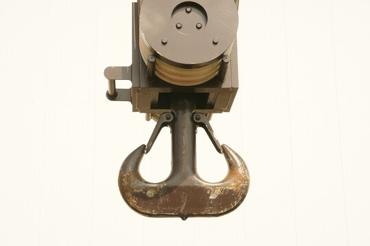 starker doppelter eisenbahn kranhaken freigestellt