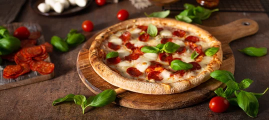 Gordijnen Salami neapolitan pizza © Stepanek Photography