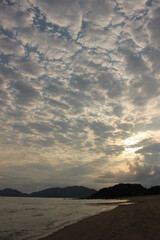 Obraz premium 雲模様と輝く空の光！SDGs地球の自然