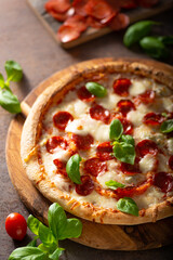 Salami neapolitan pizza - 458914027