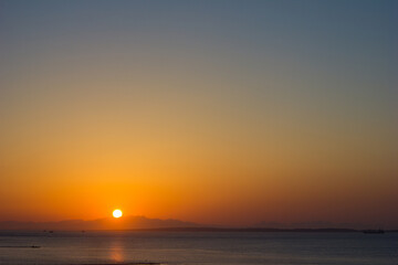 Obraz premium Dawn sunset over the sea or ocean, beautiful seascape at dusk, selective focus 