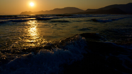 Obraz premium Spawning place of Caretta Caretta turtles: Iztuzu beach. Golden sun rays reflecting off the sea at sunset. Spectacular sunset at the meeting point of the Mediterranean and Aegean.