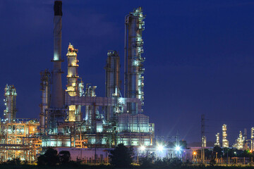 Obraz na płótnie Canvas refinery twilight