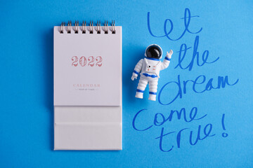 desktop calendar 2020 with toy astronaut  with quote let the dream come true