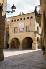 Fototapeta na wymiar Town Hall in Church Square; Horta de Sant Joan; Tarragona