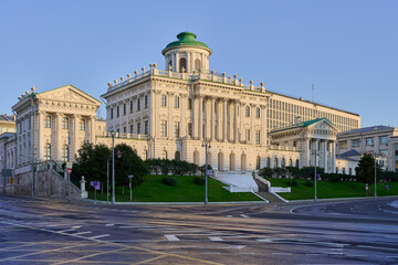 Obraz premium Pashkov house in Moscow, on a sunny summer morning.