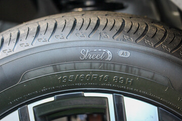 New street tyre of the size 195 60 R16