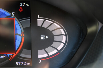 Digital fuel gauge in a new vehicle