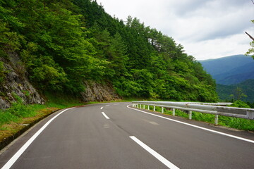 Countryside Curve Mountain Road to Shikoku Karst Natural Park, Tengu Highland - 日本 高知県...