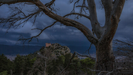 Fototapeta na wymiar Sonnenuntergang bei dramatischem Himmel auf dem Monte Pellegrino in Sizilien