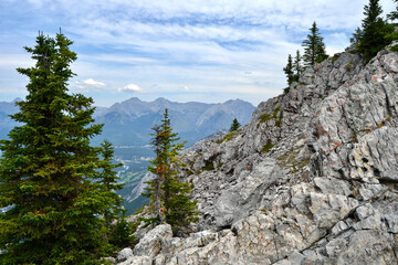 Fototapeta na wymiar Hiking in the Rocky Mountains in Banff Alberta