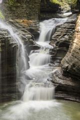 Obraz premium Waterfall in the gorge at Watkins Glen State Park