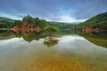 Fototapeta premium lac de renaison (LOIRE)