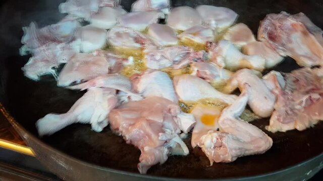 Preparando un delicioso pollo al disco.