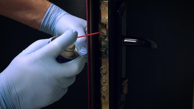 Repair of the door lock using universal lubrication.
