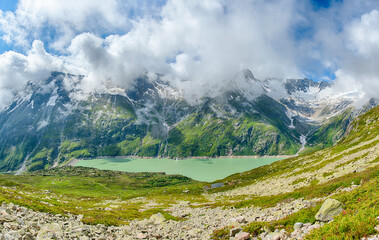 Fototapeta na wymiar Alpin Wandern in der Schweiz - Göschneralp