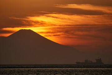 富士山と夕景　木更津港
