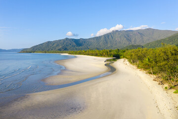 Noah Beach - Far North Queensland - Australia. Located in the Daintree region this beach is an example of the rain forest adjacent to the beautiful beaches in the area. - obrazy, fototapety, plakaty