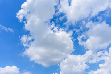 Naklejka na ściany i meble 爽やかな青空と雲の背景素材_h_01
