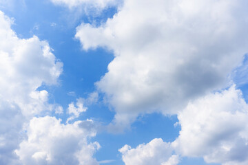 Naklejka na ściany i meble 爽やかな青空と雲の背景素材_h_12