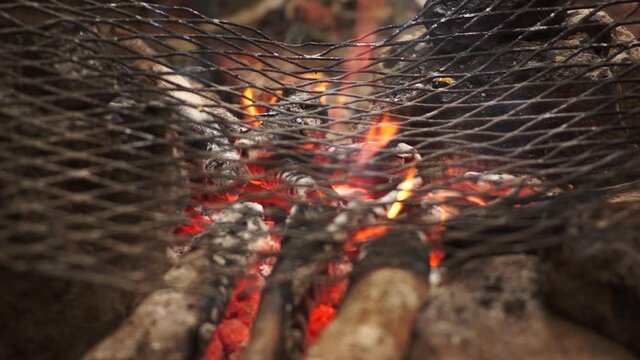 Le&ntilde;a al fuego