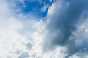 Fototapeta premium sky and white clouds on a sunny day