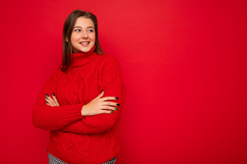 Obraz premium Shot of attractive happy smiling young woman wearing casual outfit standing isolated over colourful background with empty space looking to the side